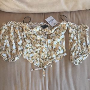 Forever 21 NWT boho daisy print off the shoulder top